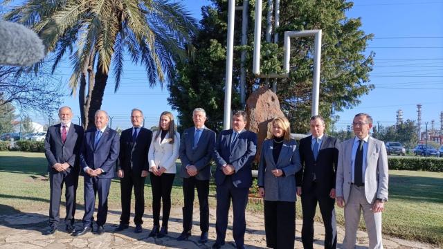 Cepsa, Enagás Renovable y Alter Enersun firman en Palos de la Frontera (Huelva) un acuerdo para desarrollar conjuntamente en Huelva una planta de hidrógeno verde.