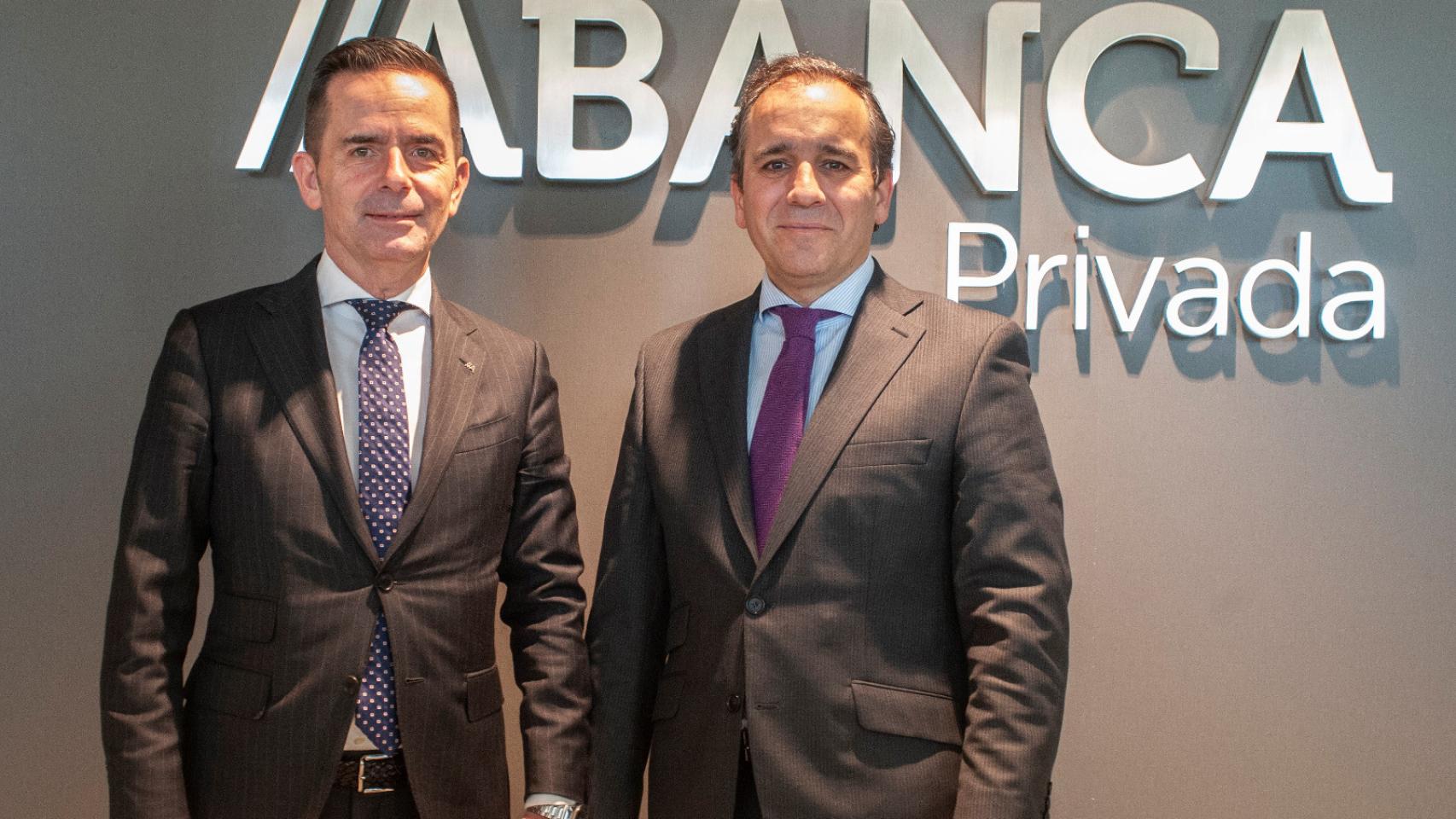 Gabriel González Eiroa (Abanca) y Pablo Torralba (Edmond de Rothschild) sellan el acuerdo estratégico.
