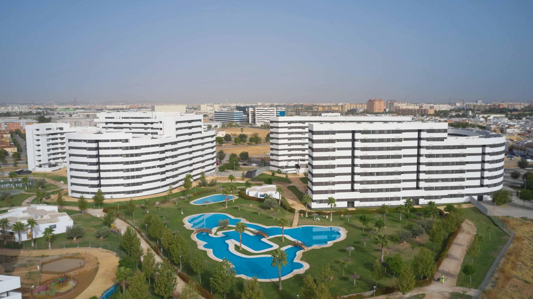 Vista panorámica del proyecto de 'build to rent' Jardines Hacienda Rosario desarrollado por Aedas Homes en Sevilla.