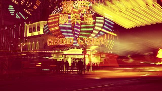 El Casino Lisboa de Macao adornado por el Nuevo Año Chino.