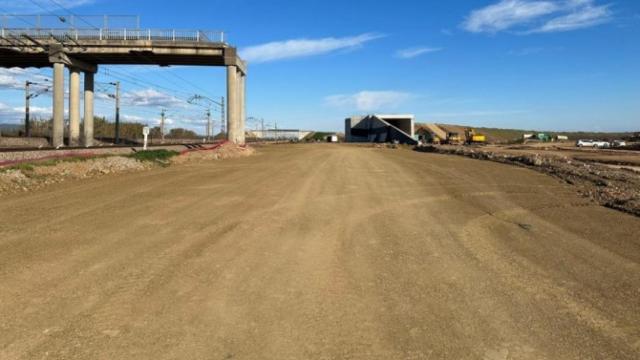 Terraplén del Ramal de Conexión de la Línea de Alta Velocidad en Almodóvar del Río.