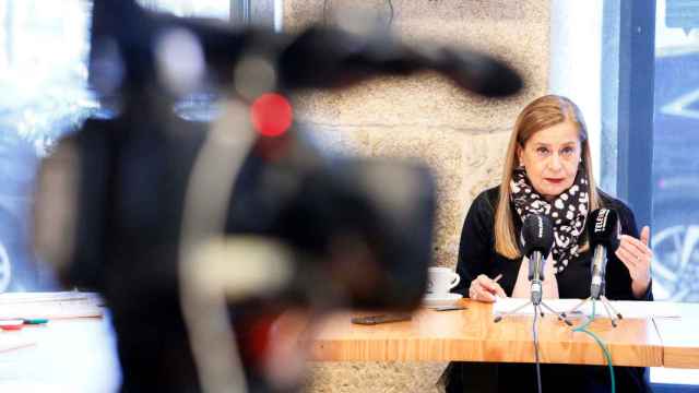 Carmela Silva durante el desayuno informativo en Baiona.