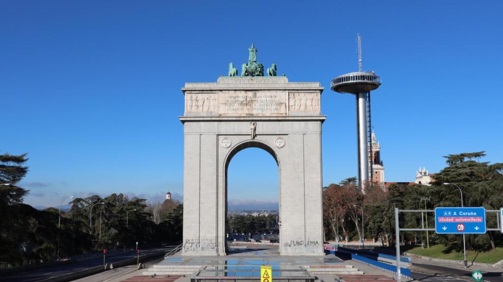 Arco de la Victoria y Faro de la Moncloa