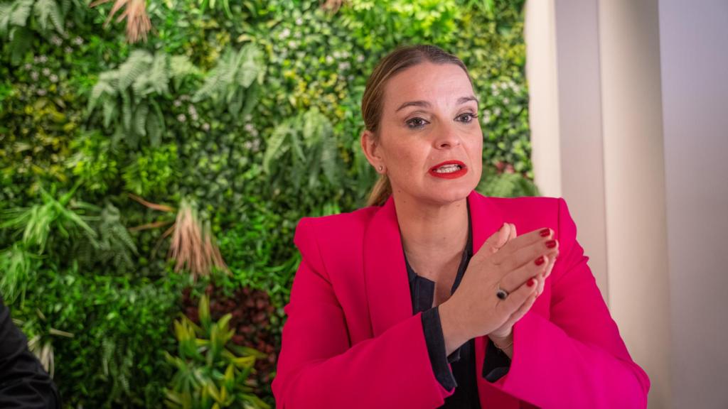 Un momento de la entrevista con Marga Prohens.