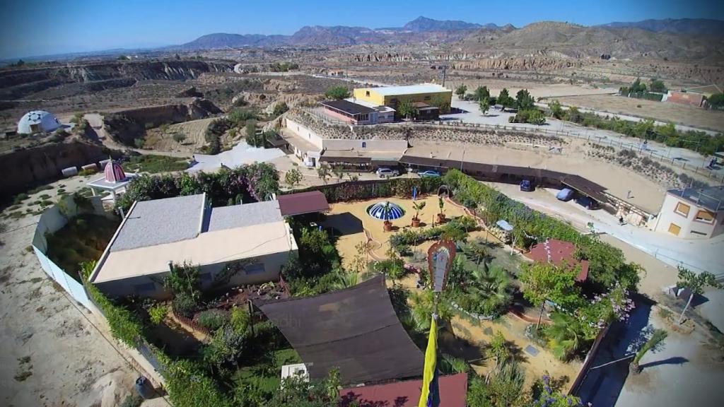 Una vista aérea de la Fundación Mahasandhi en Abanilla.
