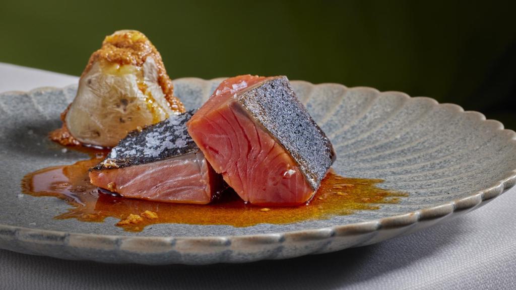 Lomo de salmón rojo salvaje de Alaska asado al carbón