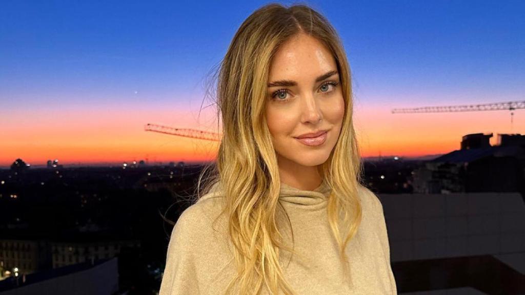 Chiara Ferragni con un estilo cómodo, tipo pijama.