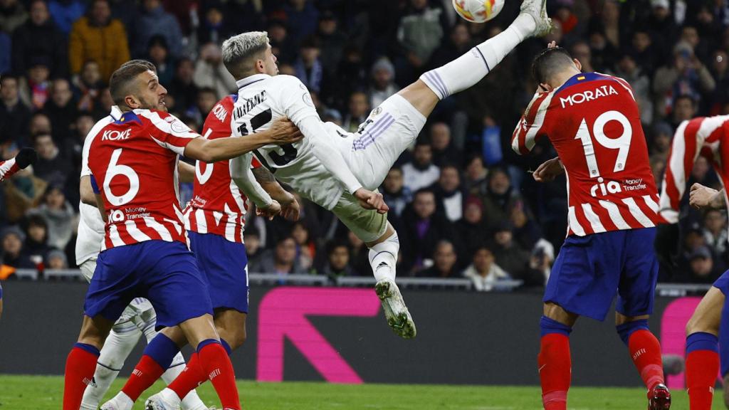 Chilena de Fede Valverde, durante el Derbi entre Real Madrid y Atlético de la Copa del Rey 2022/2023