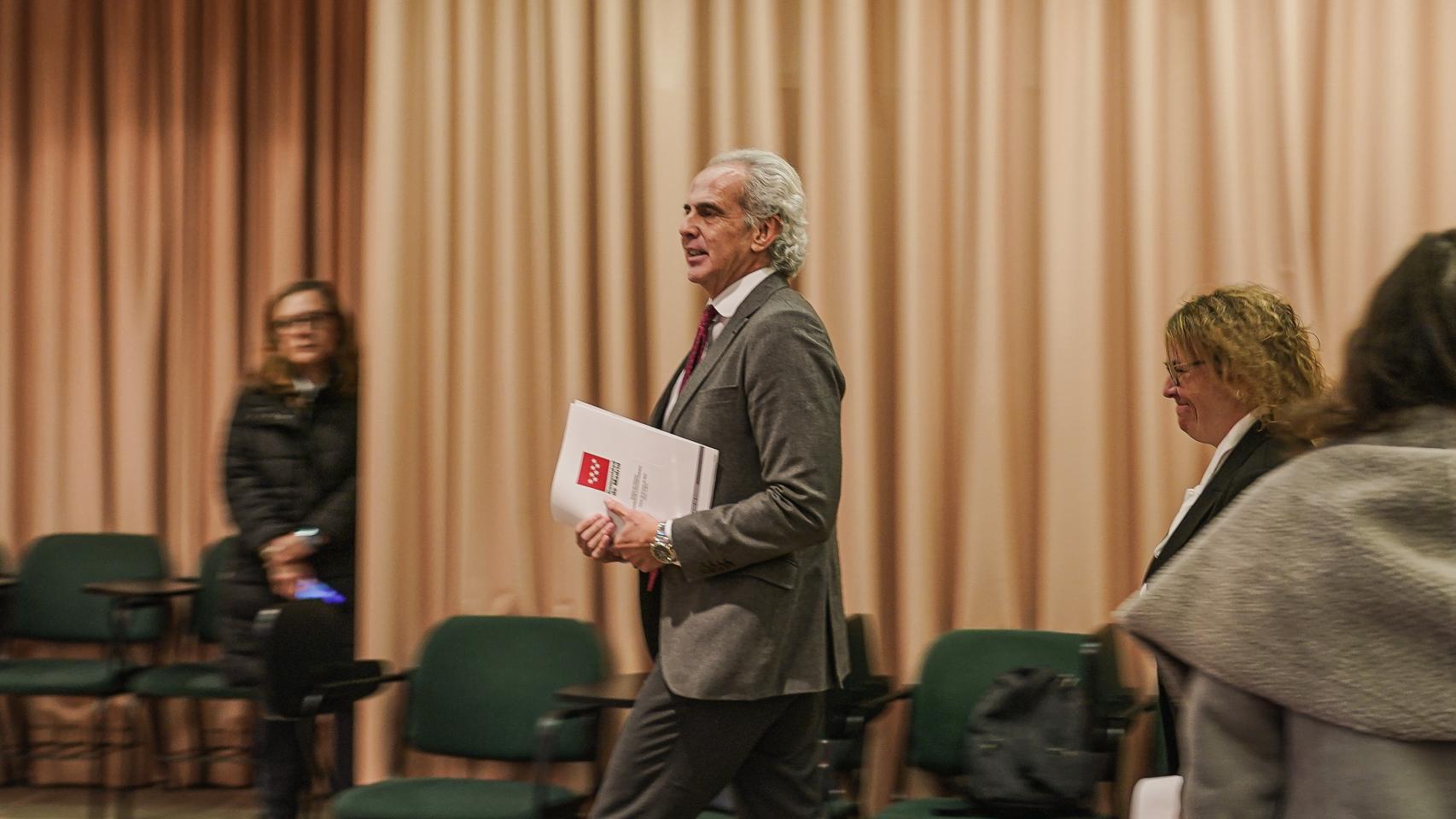 El consejero de Sanidad, Enrique Ruíz Escudero, en la rueda de prensa de este jueves.