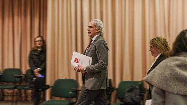 El consejero de Sanidad, Enrique Ruíz Escudero, en la rueda de prensa de este jueves.