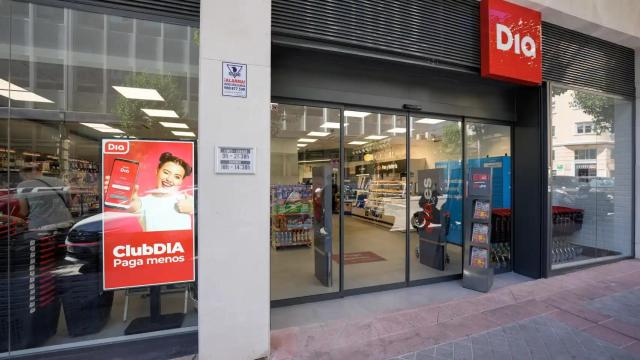 Fachada de un supermercado Dia.