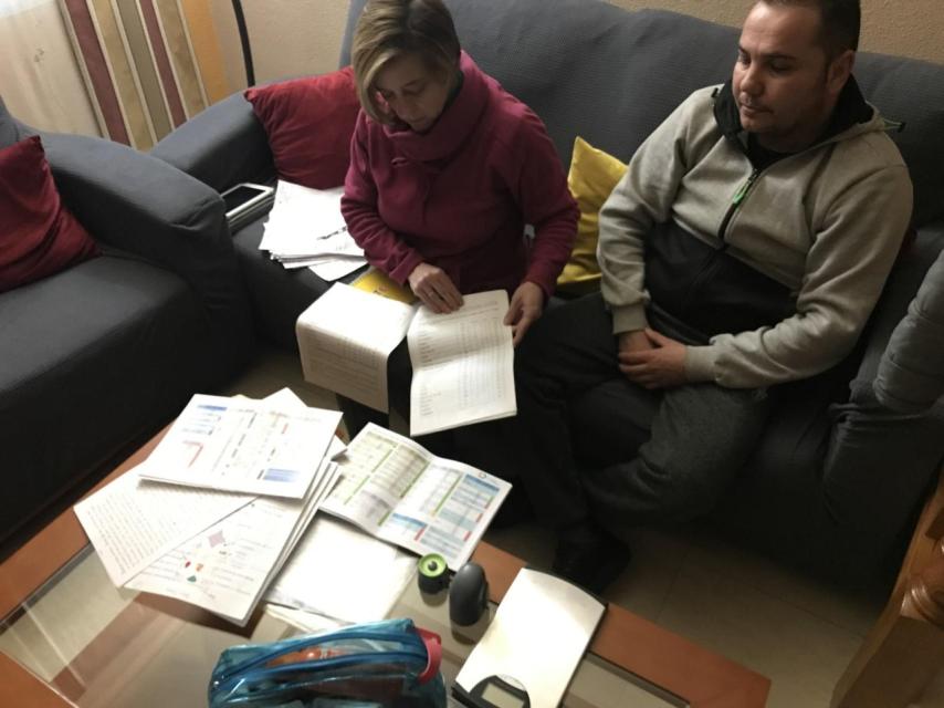 Mari Carmen y su marido Luis, también diabético, nos cuentan cómo es la enfermedad de Adrián.