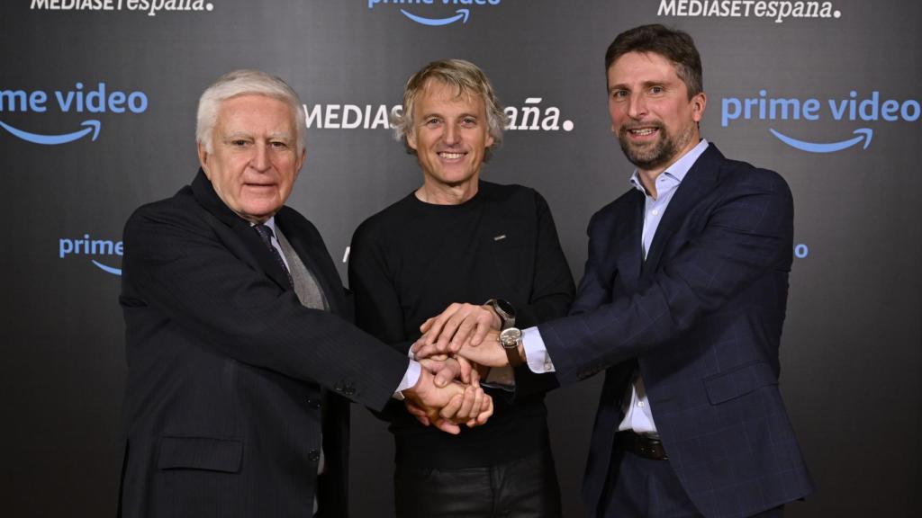 Jesús Calleja; el consejero delegado de Mediaset España, Paolo Vasile; y el director de contenidos de Prime Video en España, Ricardo Carbonero