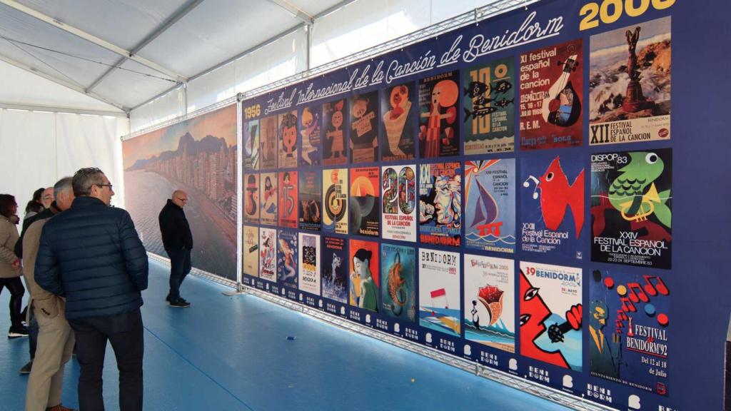 Visita del alcalde al montaje de las instalaciones del Benidorm Fest, este viernes.
