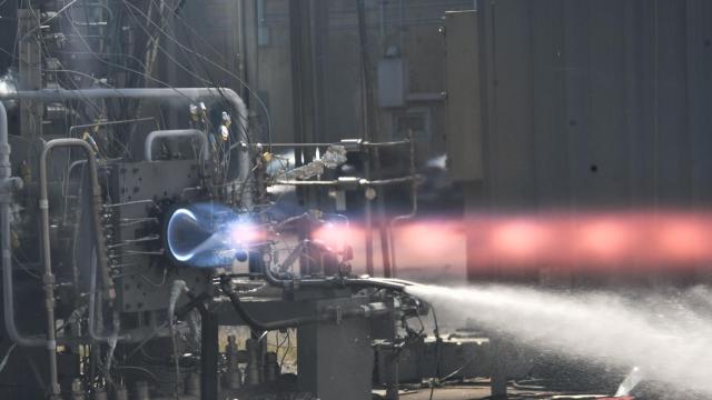 Motor RDRE en prueba de fuego caliente.