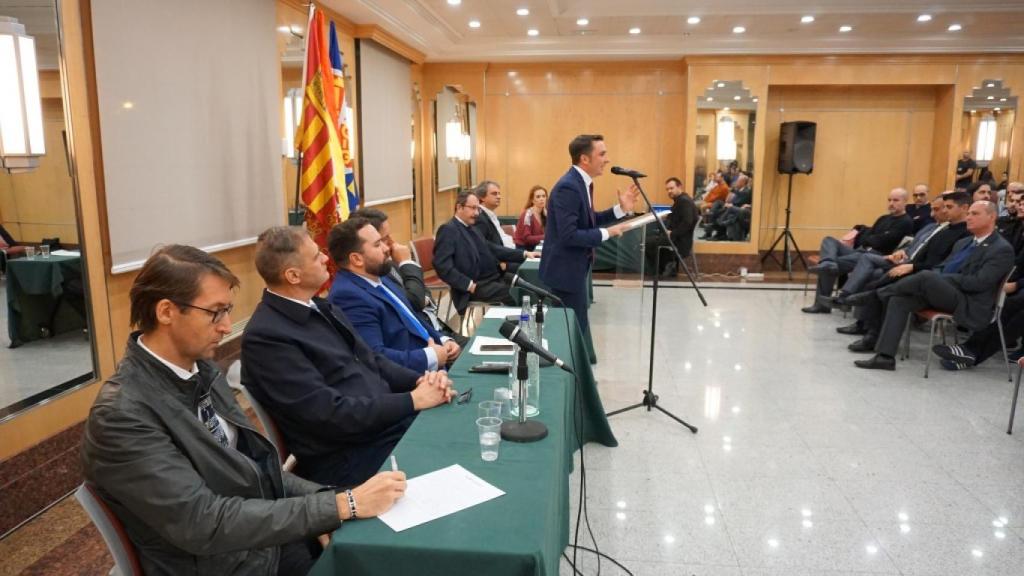 Shevchuk, en primer plano, en una conferencia organizada en España por DN a la que acudieron los líderes de Extrema Derecha Nick Griffin, Roberto Fiore e Yvan Benedetti