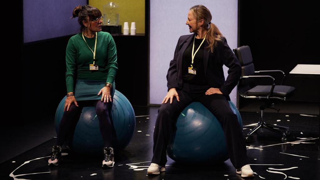 Candela Peña y Pilar Castro, en una escena de 'Contracciones'. Foto: David González