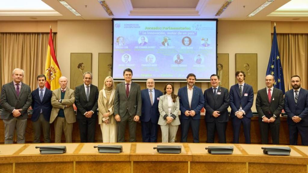 Foto de familia de los participantes en las jornadas en el Congreso sobre innovación.