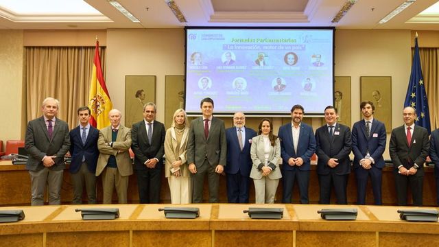 Foto de familia de los participantes en las jornadas en el Congreso sobre innovación.