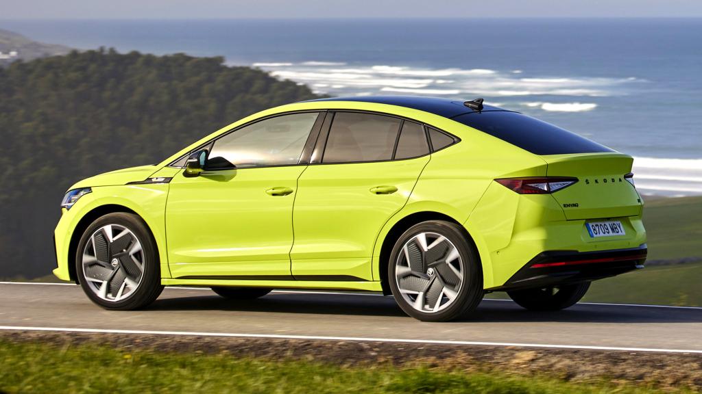 El Skoda Enyaq Coupé iV mide 4,65 metros de largo.