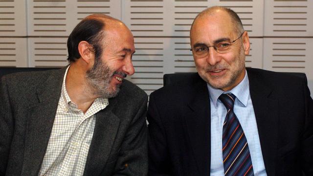 Rodolfo Ares junto a Alfredo Pérez Rubalcaba.