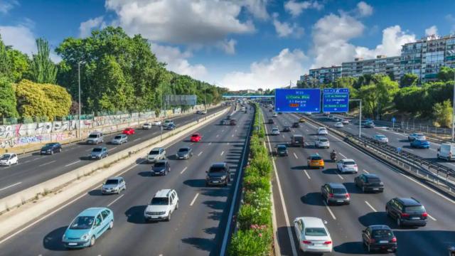 La DGT advierte: si tu coche es posterior a 1999, esta luz es obligatoria para pasar la ITV