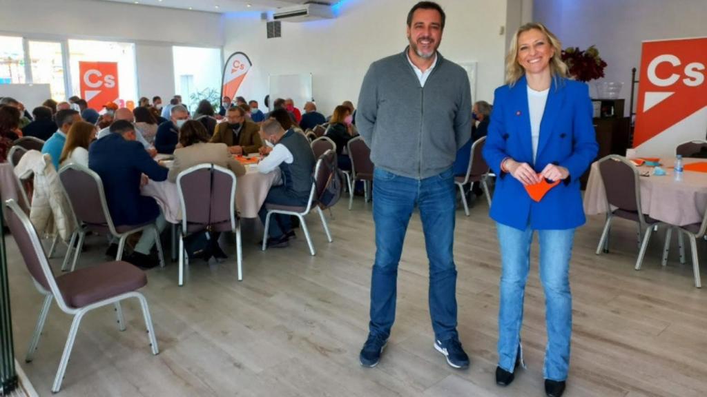 El diputado nacional de Cs Ignacio López-Bas, junto a la coordinadora de Ciudadanos en Murcia, María José Ros Olivo.