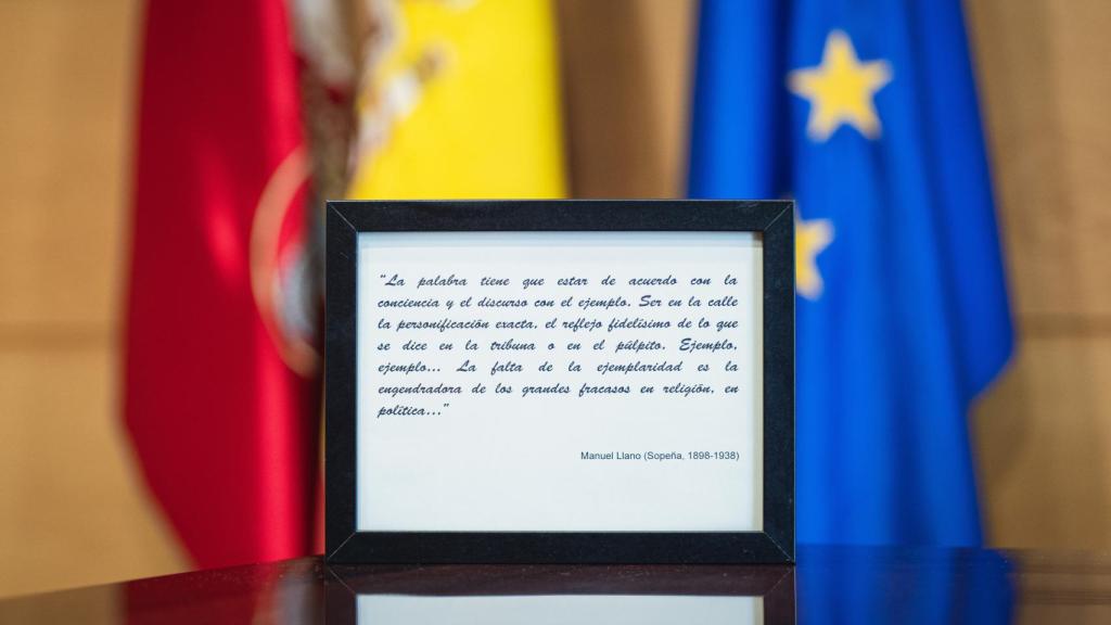 La frase de Manuel Llano que Revilla lee cada día.