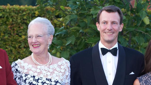 Joaquín de Dinamarca y su madre, la reina Margarita, en una imagen de archivo.