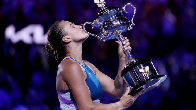 Sabalenka, con el trofeo del Abierto de Australia.