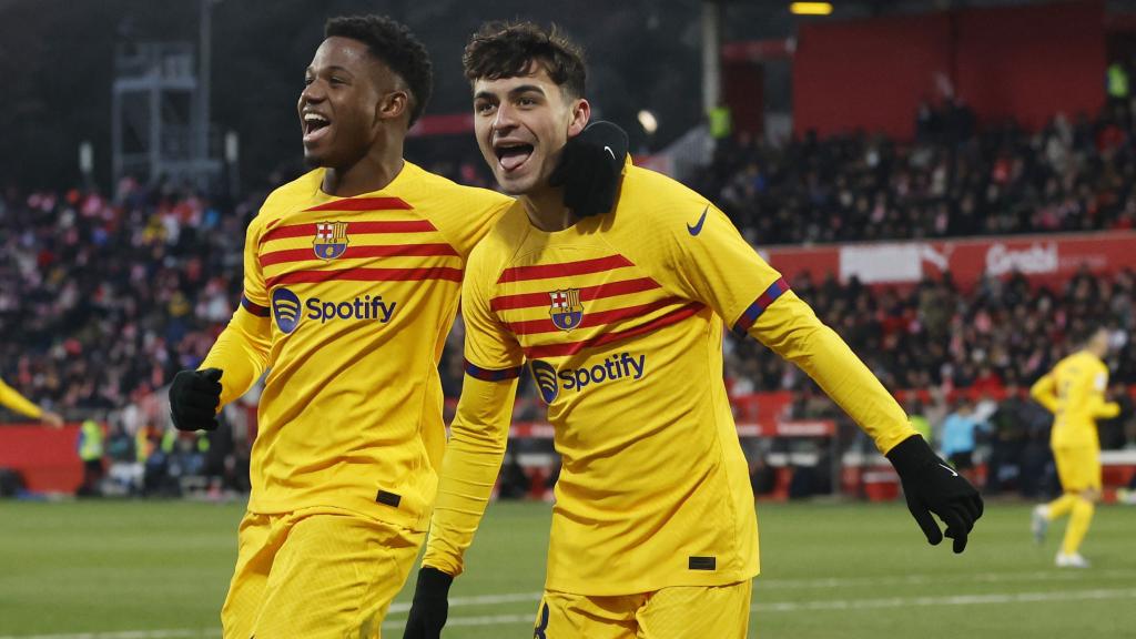 Pedri y Ansu Fati, celebrando el gol del '8' del Barcelona