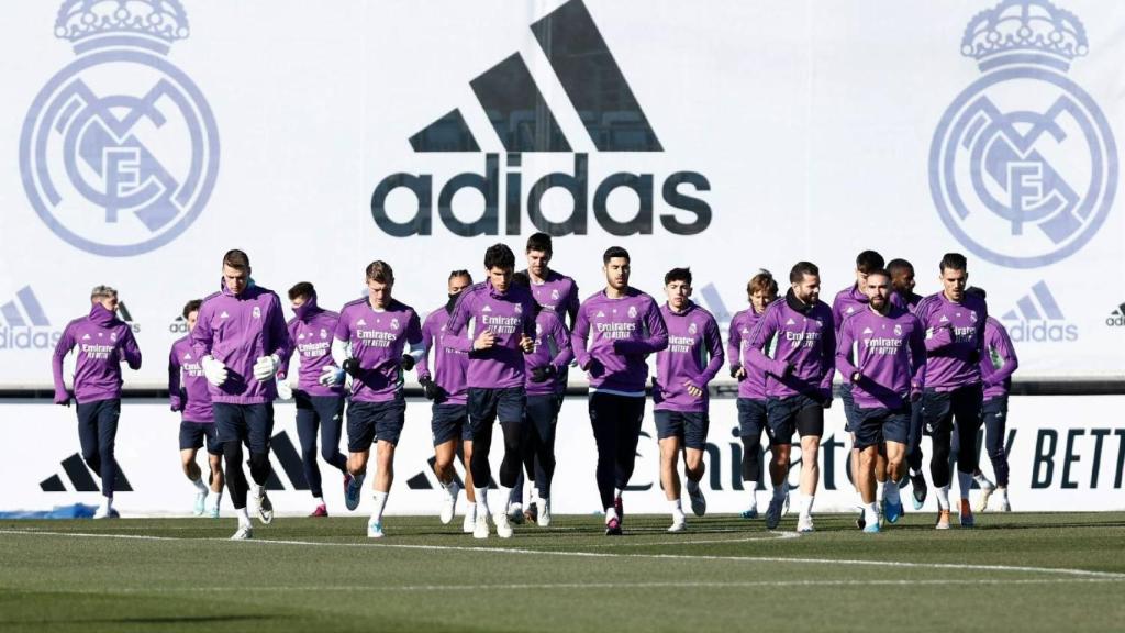 Dani Carvajal, junto al grupo entrenándose.