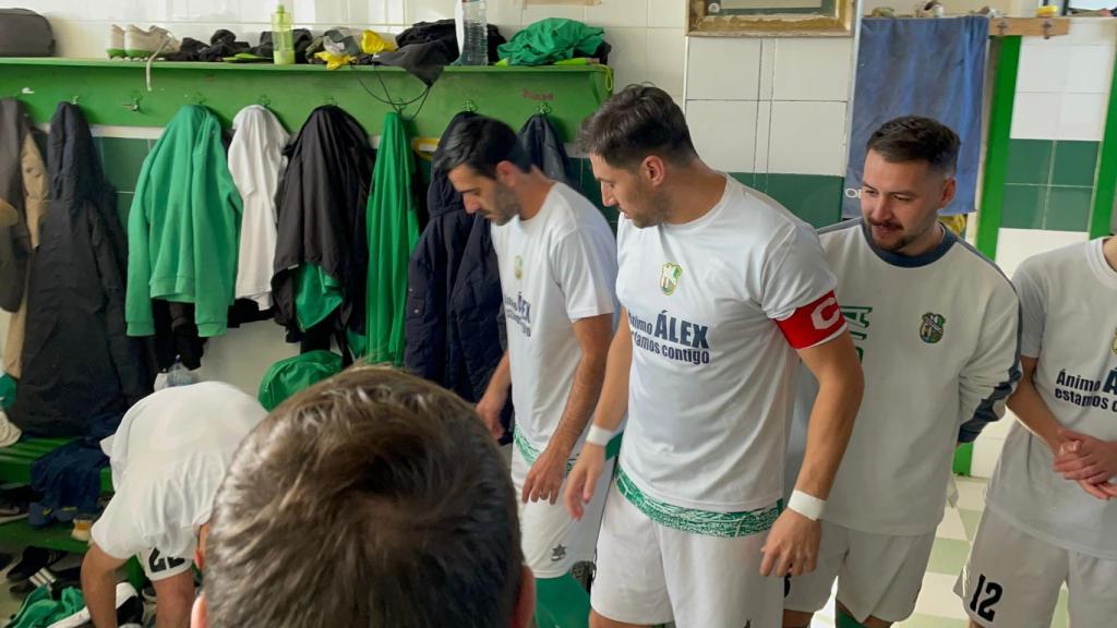 Dani Güiza junto a Luis Lara, el capitán, en el vestuario.
