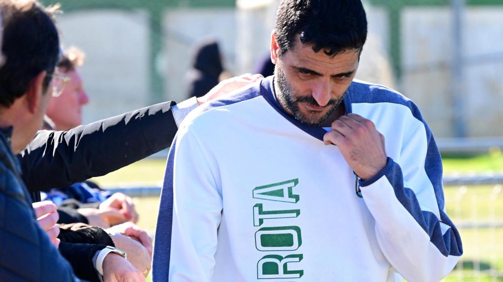 Dani Güiza se retira lesionado del terreno de juego a falta de 5 minutos del final.