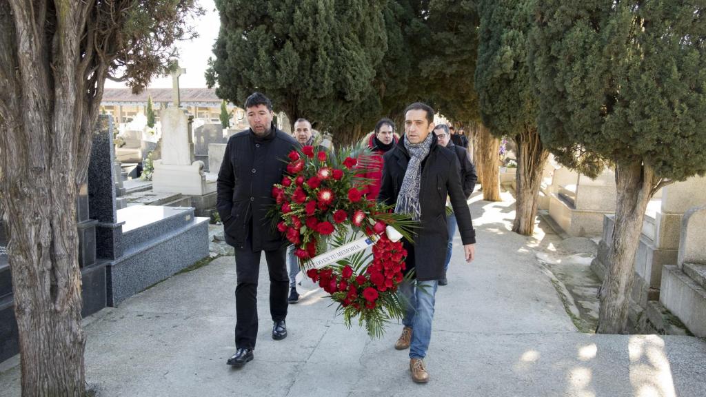 El secretario general de Comisiones Obreras en Castilla y León, Vicente Andrés, junto a otras autoridades, acuden al acto de homenaje a Serafín Holgado