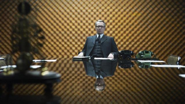 Gary Oldman da vida a George Smiley en 'El topo' (Tomas Alfredson, 2011)