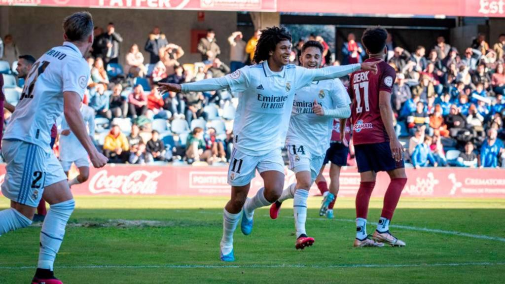 Peter celebra un gol contra el Pontevedra