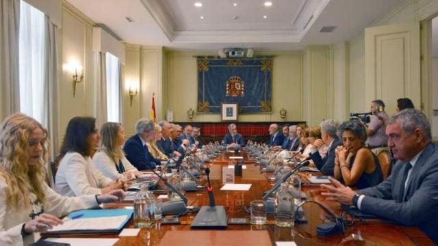Los vocales Carmona y Macías, en primer plano, en una reunión del Pleno del CGPJ en septiembre de 2022./
