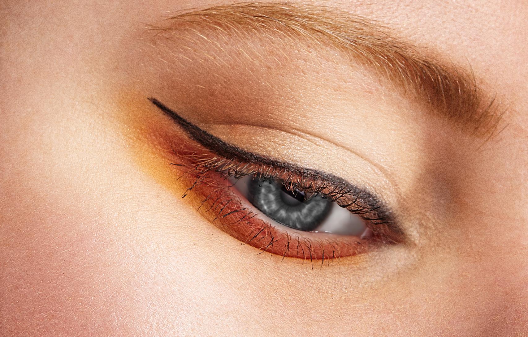 Dagger eyeliner