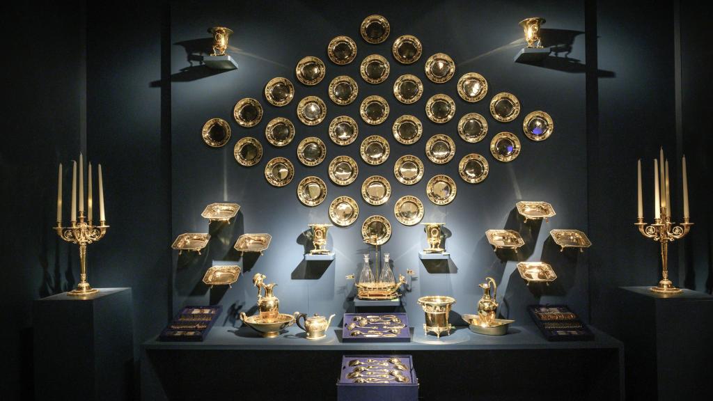 El servicio en 'vermeil' de París de Abel-Etienne Giroux y Charles-Salomon Mahler en el 'stand' de Bernard de Leye. Foto: BRAFA 2023 - Galería Bernard de Leye © Jean-Michel Clajot