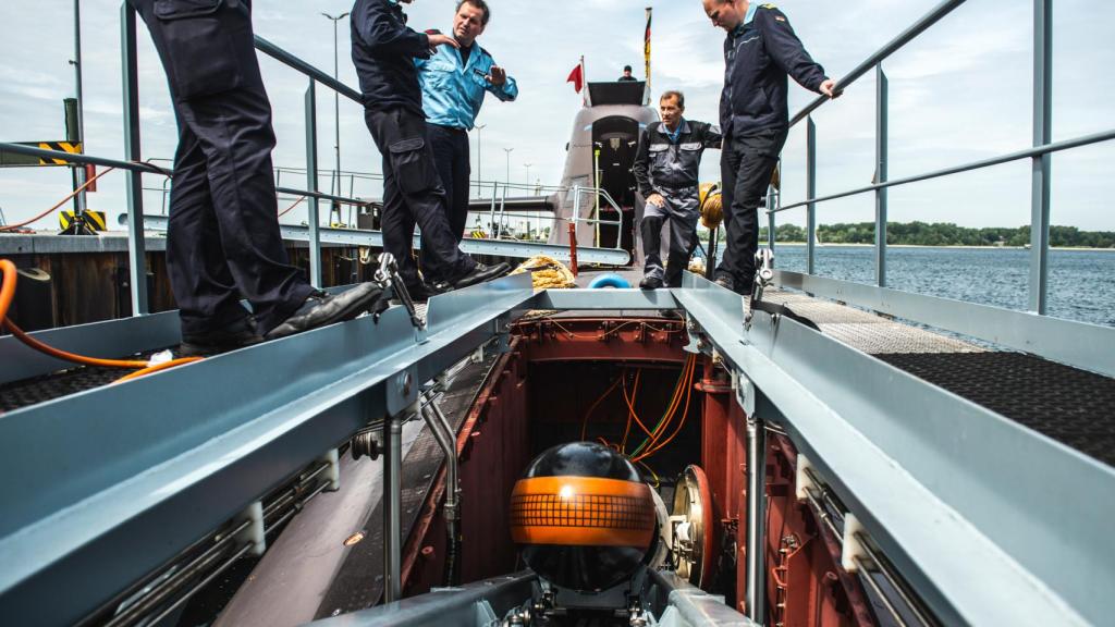 Torpedo DM2A4 Seehecht cargándose en un submarino