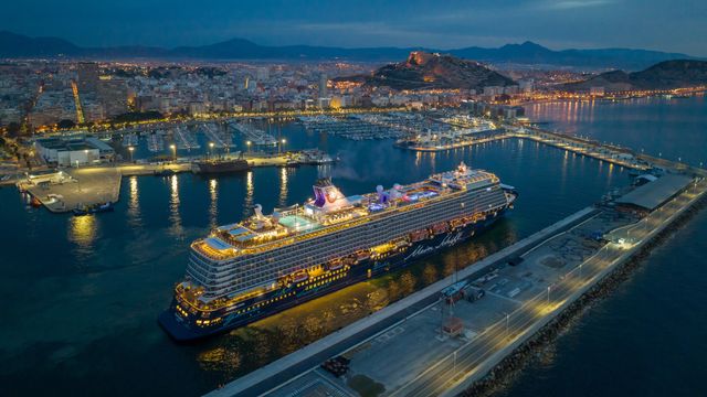 Un crucero en Alicante en 2022.