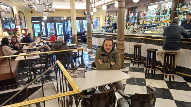 Paco en el Café Novelty