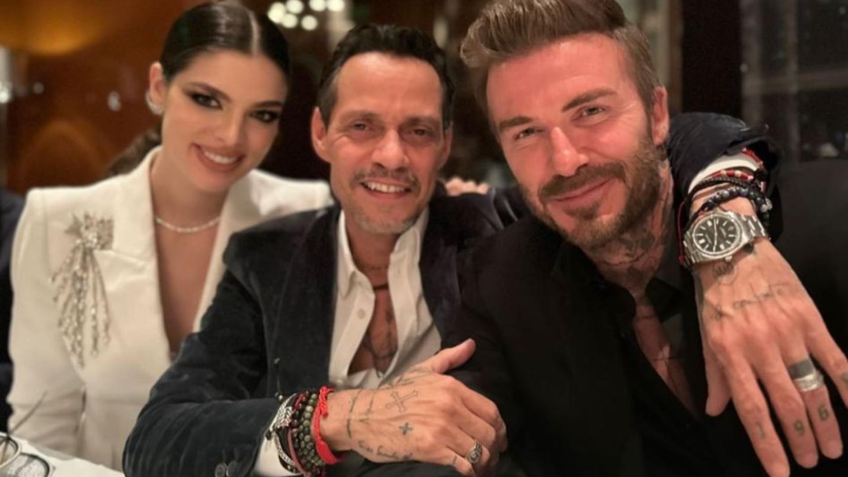 Los novios, con David Beckham.
