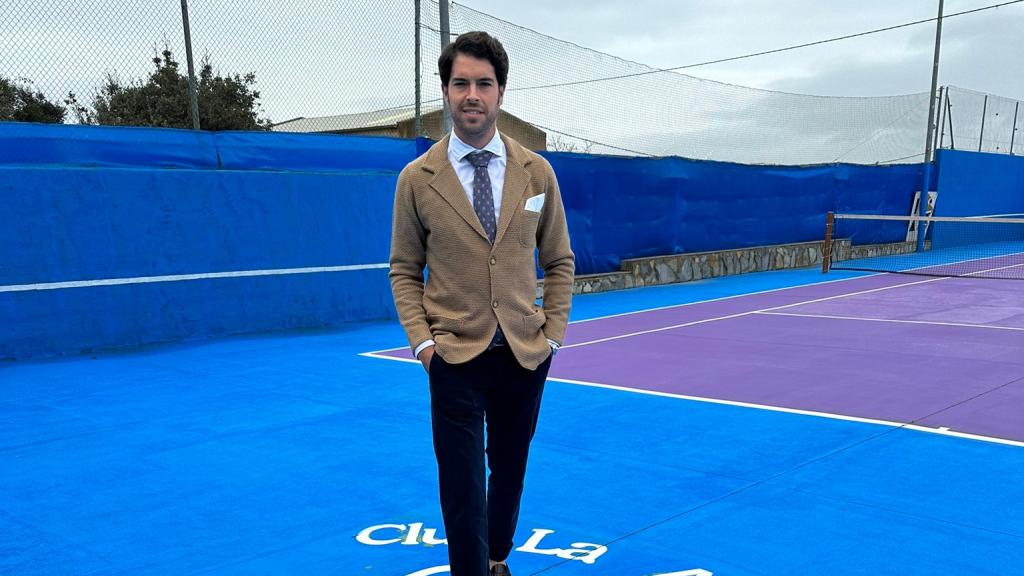Álvaro Morcillo en una de las pistas del Club La Amistad en Don Benito.