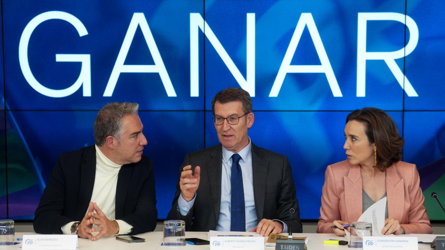 Alberto Núñez Feijóo junto a Elias Bendodo y Cuca Gamarra durante el Comité Ejecutivo Nacional.