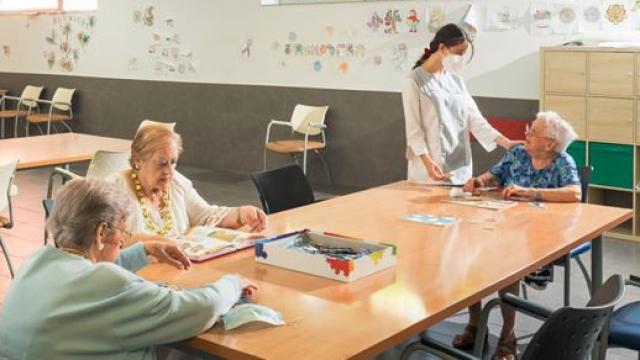 Centros de día, una opción poco conocida, donde se cuida del mayor sin que salga de su núcleo familiar