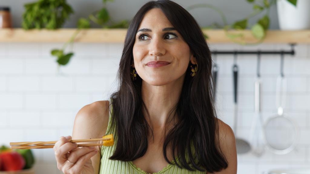 La 'influencer' que triunfa haciendo veganos y disfrutones los platos de toda la vida