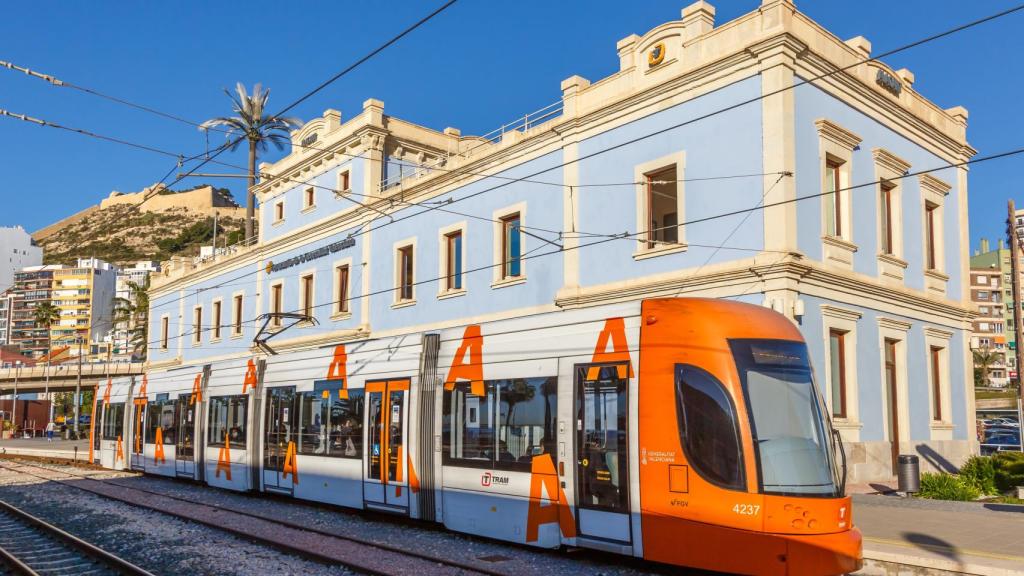 Nuevos precios en el TRAM Alicante: la Generalitat rebaja al 50% sus billetes a partir de febrero