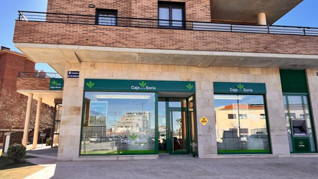 Oficina de Caja Rural de Soria en la zona de Los Royales, en Soria.
